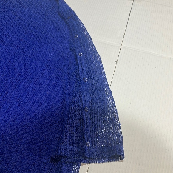 NWT Alfred Dunner Women's Blue Top elbow length w tiny v neck silver accessory - Picture 13 of 13